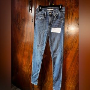Levis (720). Light wash. Super skinny. Size 25.